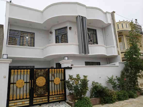 🏡 بيت طابقين للبيع ـــ تقاطع القدس (حي الربيع )
بيت حديث مع تصميم فخم ( البيت يرهم للسكن العائلي او استثمار)
•طابو زراعي سند ٢٥ 
مساحة البيت ١٥٠ (الوجه 10 , النزال 15)
الطابق الاول يتكون من :
•غرفتين نوم ،صالة ،استقبال،مطبخ ، حمام 
سقوف مغربية أنيقة
سيراميك للبيت بالكامل
سقوف جبس عازل
الطابق الثاني : ثلاث غرف نوم + مطبخ +صالة +حمام كامل .
الموقع مميز جداً: يبعد 50 متر فقط عن كلية بلاد الرافدين الجامعة قريب من مطاعم راقية ومواصلات متوفرة.
ملاحظة البيت نظيف وما يحتاج أي صرف إضافي .
📞 للتواصل :
يتوفر واتساب أيضاً 
***********
