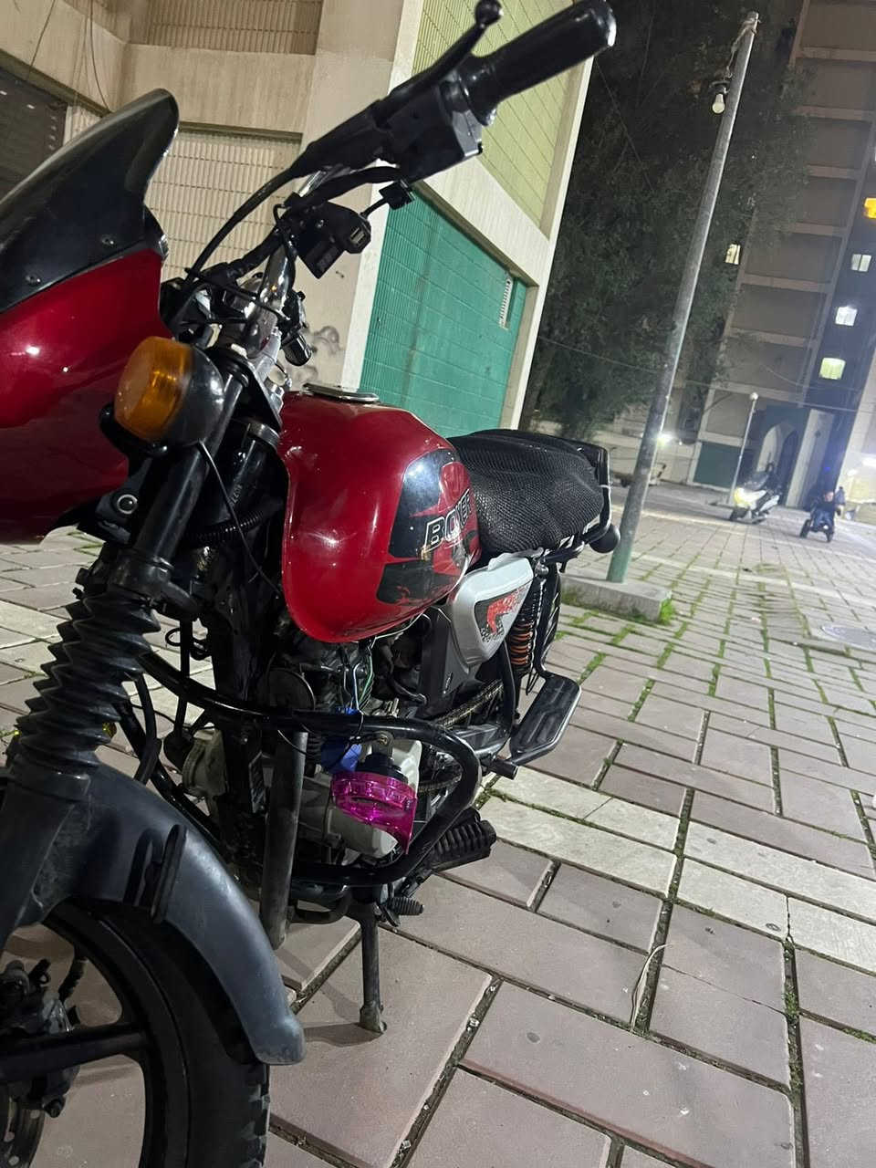 سلام عليكم بوكسر جبلي نضيفه مجفته تجفيت شركة جديد صارلها سبوعين ما مرقمه نقص جاملغ امامي وباتري فقط 
مكاني بغداد الصالحيه 
سعر 800 وبيها مجال قليل حك الجيه
*********** موجود واتس ورصيد
