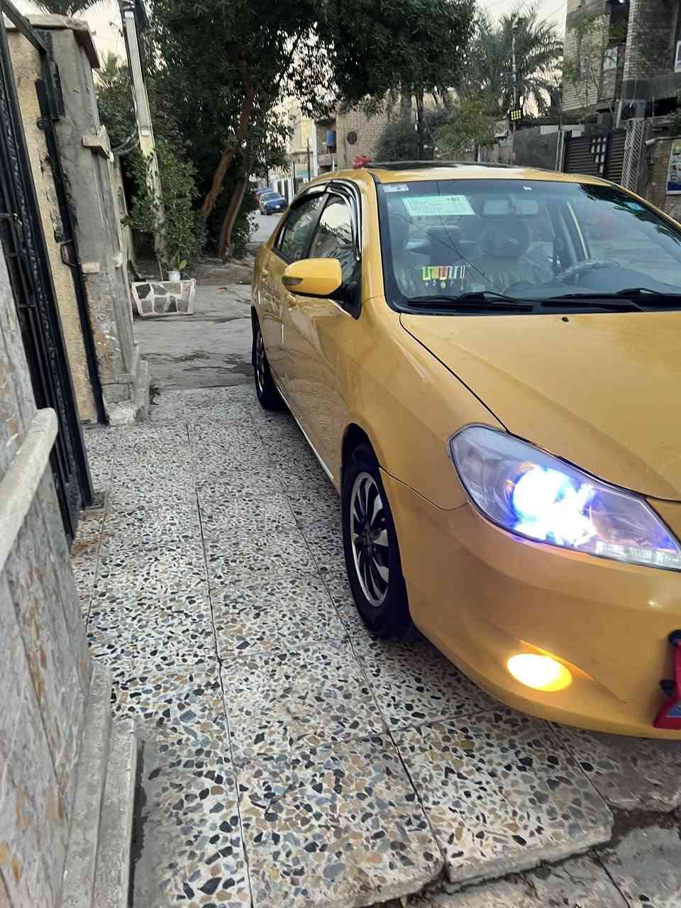 السلام عليكم
عندي بي وايدي موديل 2015 لبيع السياره رقم إنكليزي الجديد مصفر هيئه وغرامه السنويه 28 هزه جديده السياره بسمي تحويل ثاني يوم

محرك كير  صدر تبريد تخم تاير مكفول ، كهربائيات كلها شغاله السياره جاهزه خير من الله 

السياره مكفوله من الضربه والتبديل ،بيها صبغ على كد اقل الشبر بل بنيد ويم قبق البانزين شويه صبغ أبيع شرط السونار 

العنوان البلديات شارع المصرف 

السعر 50 وبيها مجال لشراي 

أي استفسار رقمي ***********
