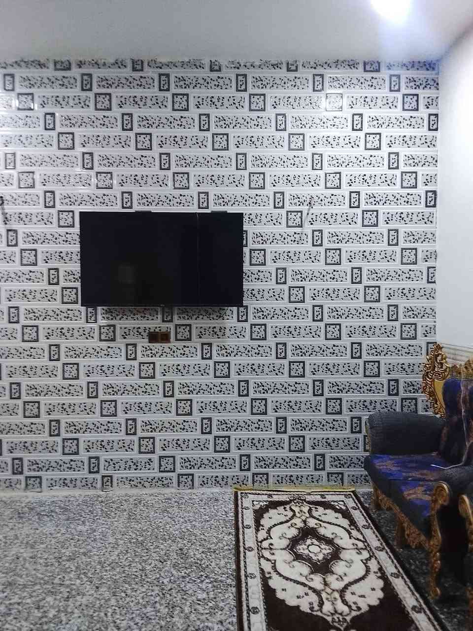 السلام عليكم 
بيت بالموضفين مساحة 250 متر 
اربع غرف نوم خلف شارع 30
أربع مجاميع صحيه للاستفسار الاتصال ***********
