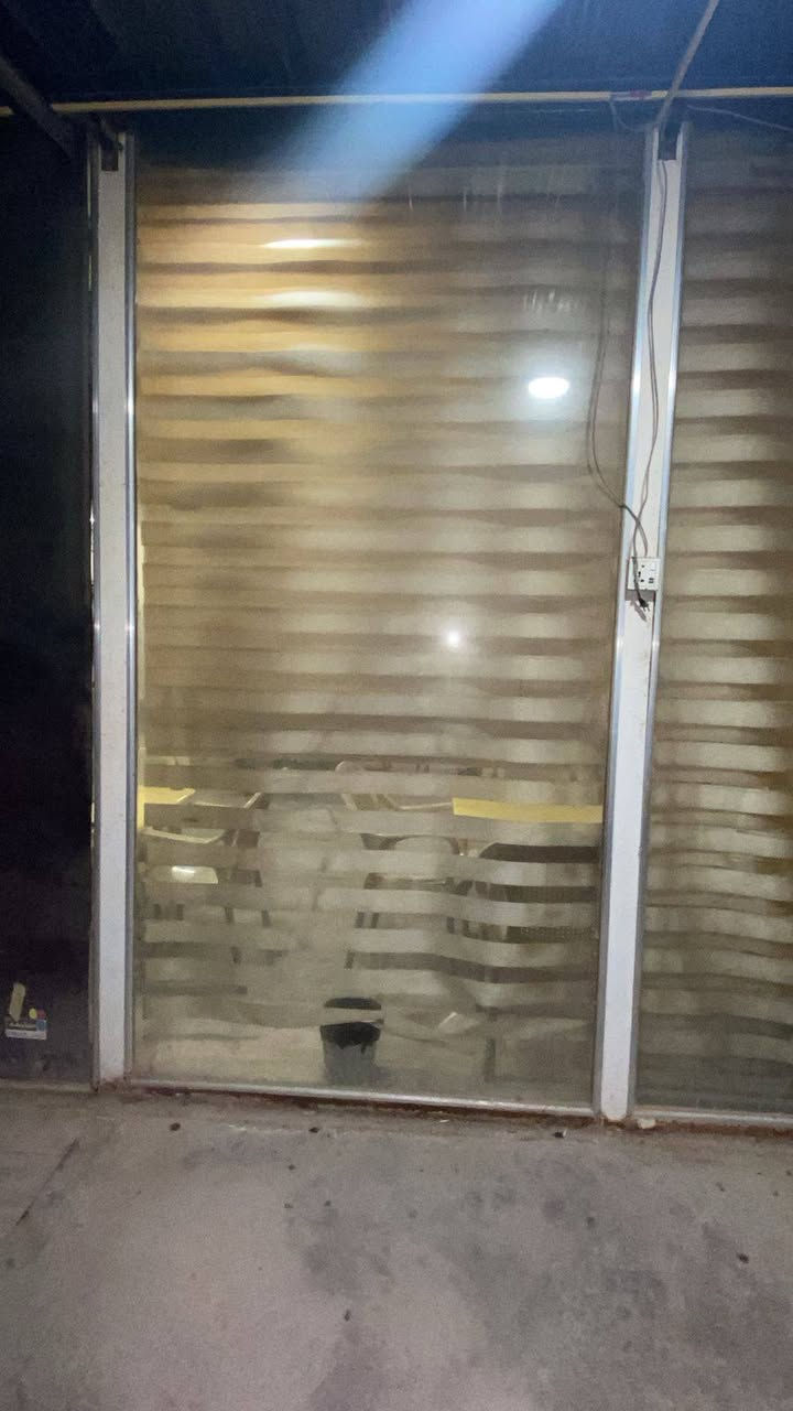 جام 10 ملم 
قياس متر ونص * 3 متر 
العدد 7 وي الماسكات الألمنيوم 
سعر القطعه 85 الف 
الفتح على المشتري 
للاستفسار *********** عمارة, ميسان
