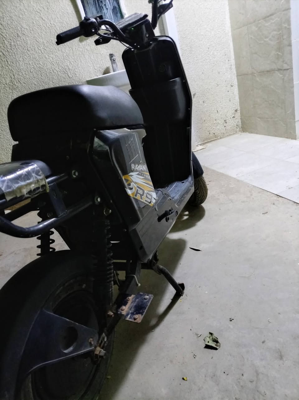 دراجه  R9 مديل 2024
دراجه الريان 
البطاريات: 32امبير
 راجع بك
الاشارات
والملف نضيف 
دراجه نضيفه كلشي جديد السعر 300 قفل 
*********** رقم واتساب
