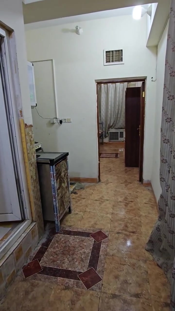 شقق سكنيه مؤثثه ومكيفه للطلاب
بسعر 200 الف
غرفه + صاله +مطبخ + صحيات
تتسع ل2 طلاب
وبسعر 300 الف 
غرفه عدد 2 + صاله +مطبخ + صحيات
تتسع ل4 طلاب
حي العامل -المنطقه الاولى - مجاور العمارة الحمراء 
قرب جامعة كربلاء - كلية الطب 
وجامعة السبطين
للاستفسار ***********
