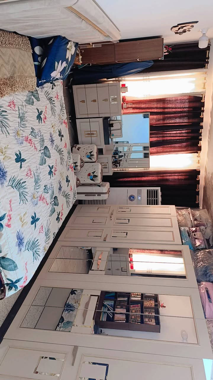 غرفة تركية اصلية كنتور 8 ابواب، حديثة وجديدة، مستعملة كم شهر فقط، السعر النهائي 900 ألف،

***********
