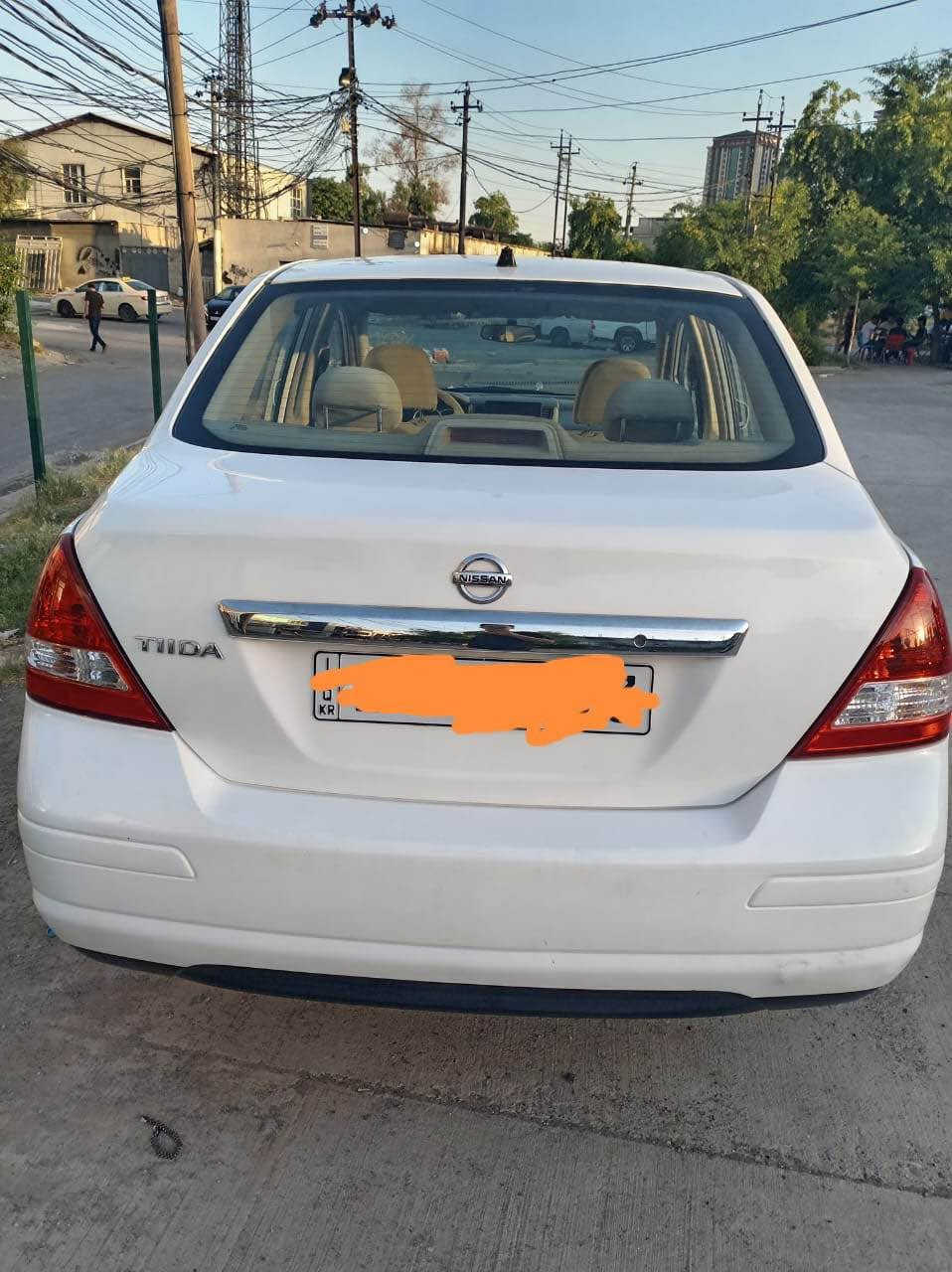 نیسان تیدە ٢٠١١ سندوق سەیارەکە دوو پارچەی بۆیاخە دەرکەی سەکن و دەرکەی پشت سەکن بەبی ژۆری بەبی ئیرباگ سەیارەکە زۆر کەم رۆییە و زۆر خاوین مایتەوە ٩٠ هەزار کیلۆمەتری حقیقی رۆییە سەنەوی و رەقەم و ژینگەو ریگاوبان هەمووی تازەیە ٤ تایەی لۆک و بی مەسرەف نرخی ١٠٢ وەرەقە و مەجالەکی برایانە ژ.م *********** أربيل, العراق
