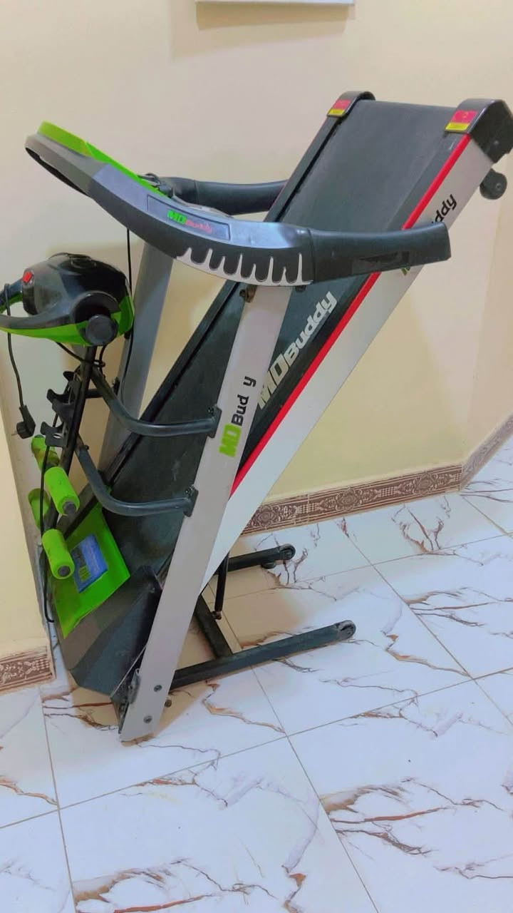 جهاز جري حجم كبير 220 الف
مكيف الحافظ نظيف ع الفحص 200الف 
طباخ 170 الف 
الغراض كلها ع الفحص
مكلف بالنشر وهذا رقم صاحب الغراض اتصال او وتس اب
***********
