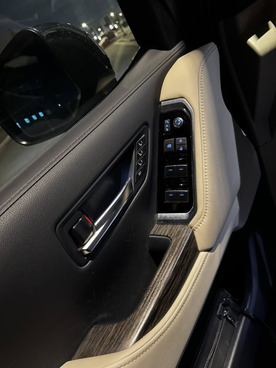 سلام عليكم vx لمتد 2024 بريم اصلي فول مواصفات باب اول كراسي كهرباء تدفئه تبريد حته كشنات خلفيه وكهرباء ماشيه 12000 كم سياره اخت الزيرو كفالع عامه ب78000 مجال بسيط مكانها بغداد ***********
