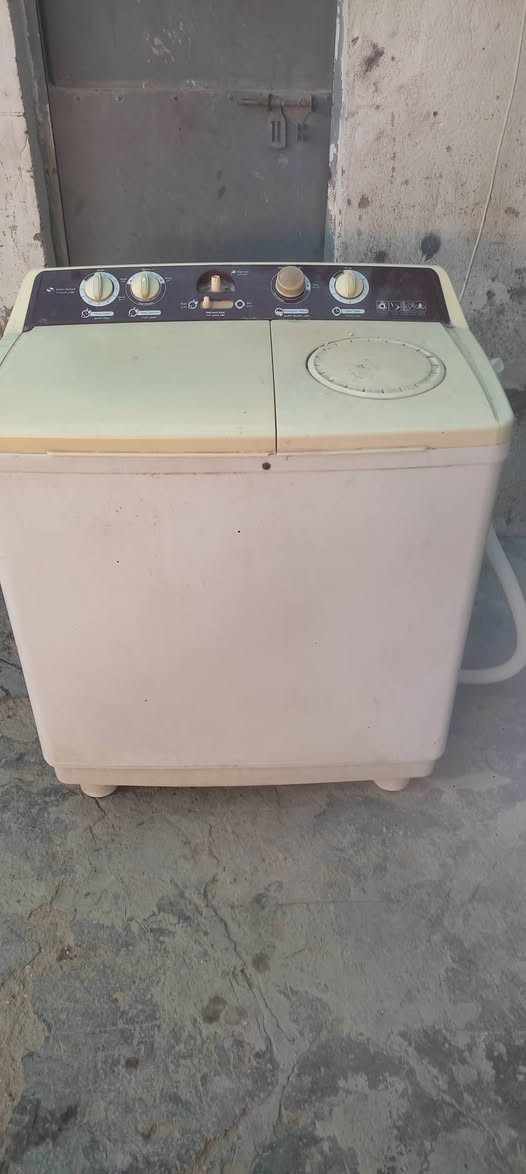 سلام عليكم غسالات وتانكيات للبيع + ميز تلفزيون + كرسي  للأستفسار ***********
