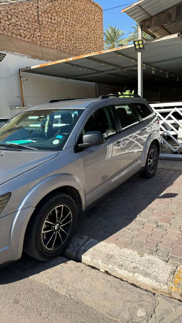 ⸻
🚗 للبيع دودج جورني 2018 – 4 سلندر-2400

✔️ محرك 4 سلندر اقتصادي.
✔️ وارد أمريكا (الضرر في أمريكا فقط).
✔️ المحرك مبدل بالكامل مع جميع ملحقاته.
✔️ منظومة التبريد بحالة ممتازة.
✔️ جير أوتوماتيك.
✔️ المكيف بارد.
✔️ التعليق بحالة جيدة.
✔️ السيارة نظيفة من الداخل والخارج.
✔️ جاهزة للاستخدام ولا تحتاج أي مصروف.

📌 المواصفات:

* سنة الصنع: 2018
* العداد: 160,000 ميل
* الجير: أوتوماتيك

🚙 سيارة مناسبة للاستخدام اليومي، السفر، والخطوط، واقتصادية في استهلاك الوقود.

📍 الموقع: الأنبار – قضاء هيت

📞 للاستفسار:
***********

💰 السعر: 117$
