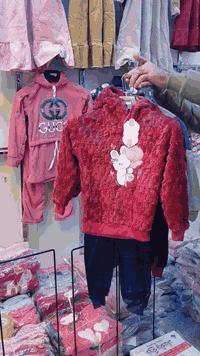 منو يدور ملابس أطفال بالجملة وبجودة تخبل؟  عند علي البغدادي للألبسة تل...