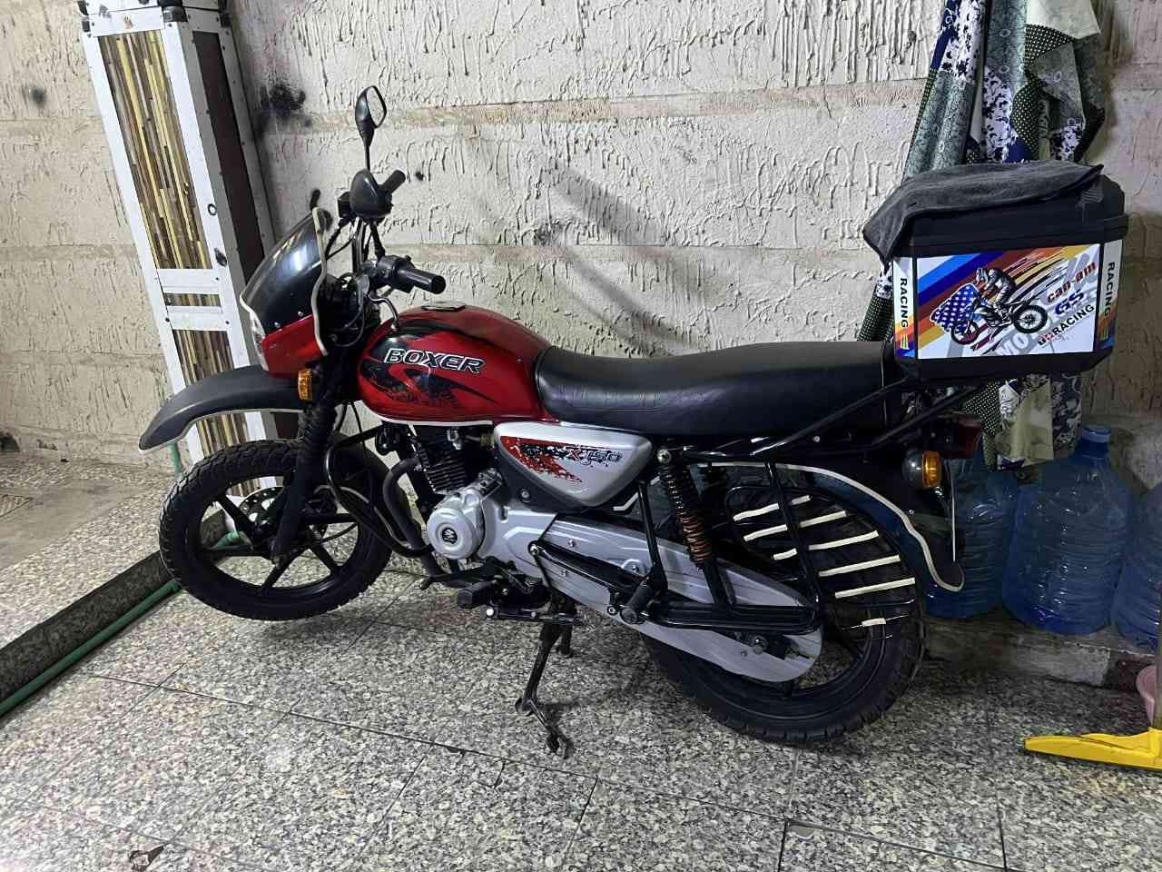 سلام عليكم عندي دراجة بوكسر رقم وسنويه بغداد الموديل 23 دراجة اي نص مابيهه مكفوله لا مجفته ولا مفتوحه ماشيه 5000 حقيقي سعر 2700 بيه مجال شي قليل المكان المحمودية حي 18 قرب مدرسه الحشد الشعبي رقم الهاتف ***********   *********** اليحب يتصل
