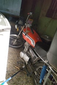 دراجه ايرانيه مكينه ونضافه فول مرتبه مامتعوبه بدون اوراق بدون اوراق !!...