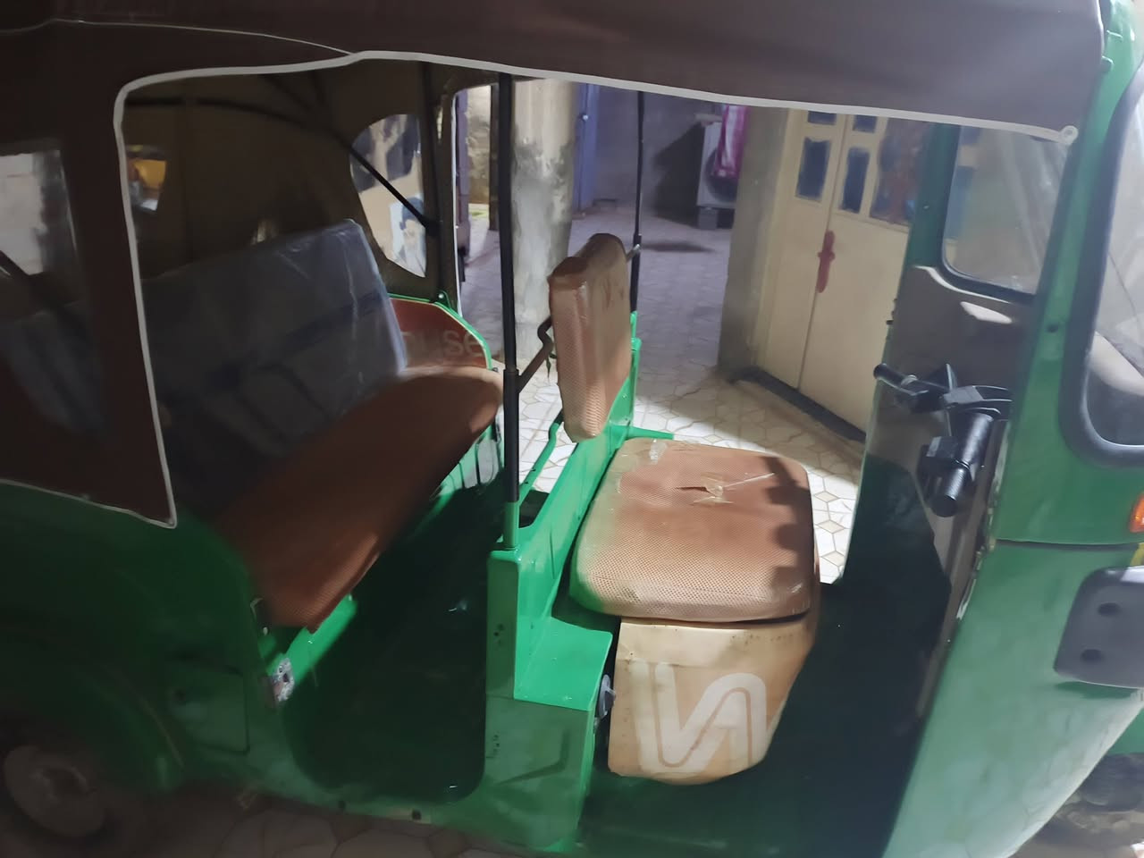 تكتك للبيع موديل 2021 مرقمه معمره تعمير عام ومصبوغه عام العنوان بغداد النهروان شارع الشمري شارع الضغط (قرب المدرسه المسائيه) السعر/7 ملايين وبيه مجال + الاكسن ماله بي شخطه 
للتواصل/***********
