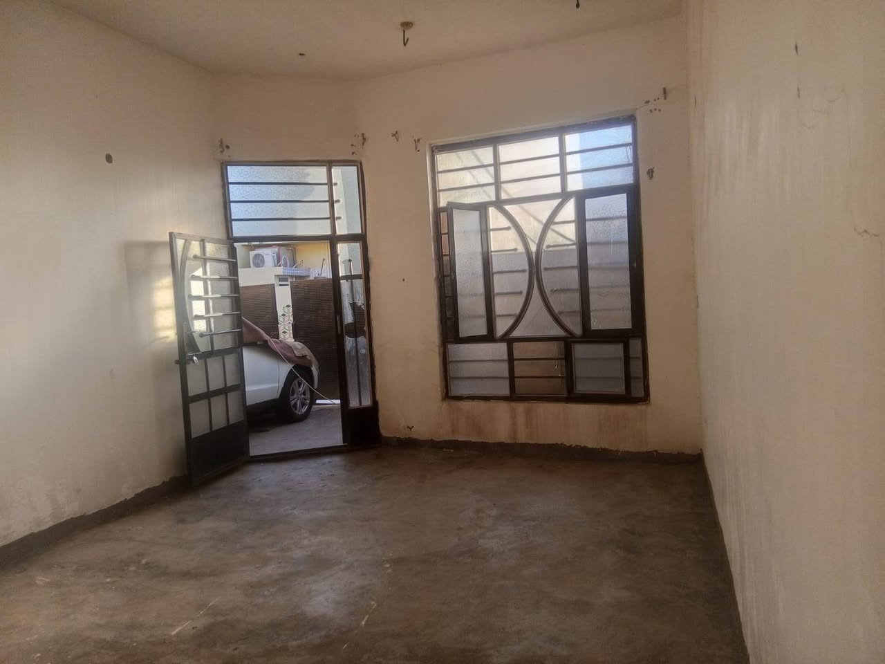 بيت الايجار بل كاطون مكتب بيروت الزراعي
شارع تبليط مي ومجاري كلة كامل فول خدمات رقم الهاتف ***********
سعر الايجار 200  
بي غرفتين نوم وصالة واستقبال ومطابخ وكراج سيارة
