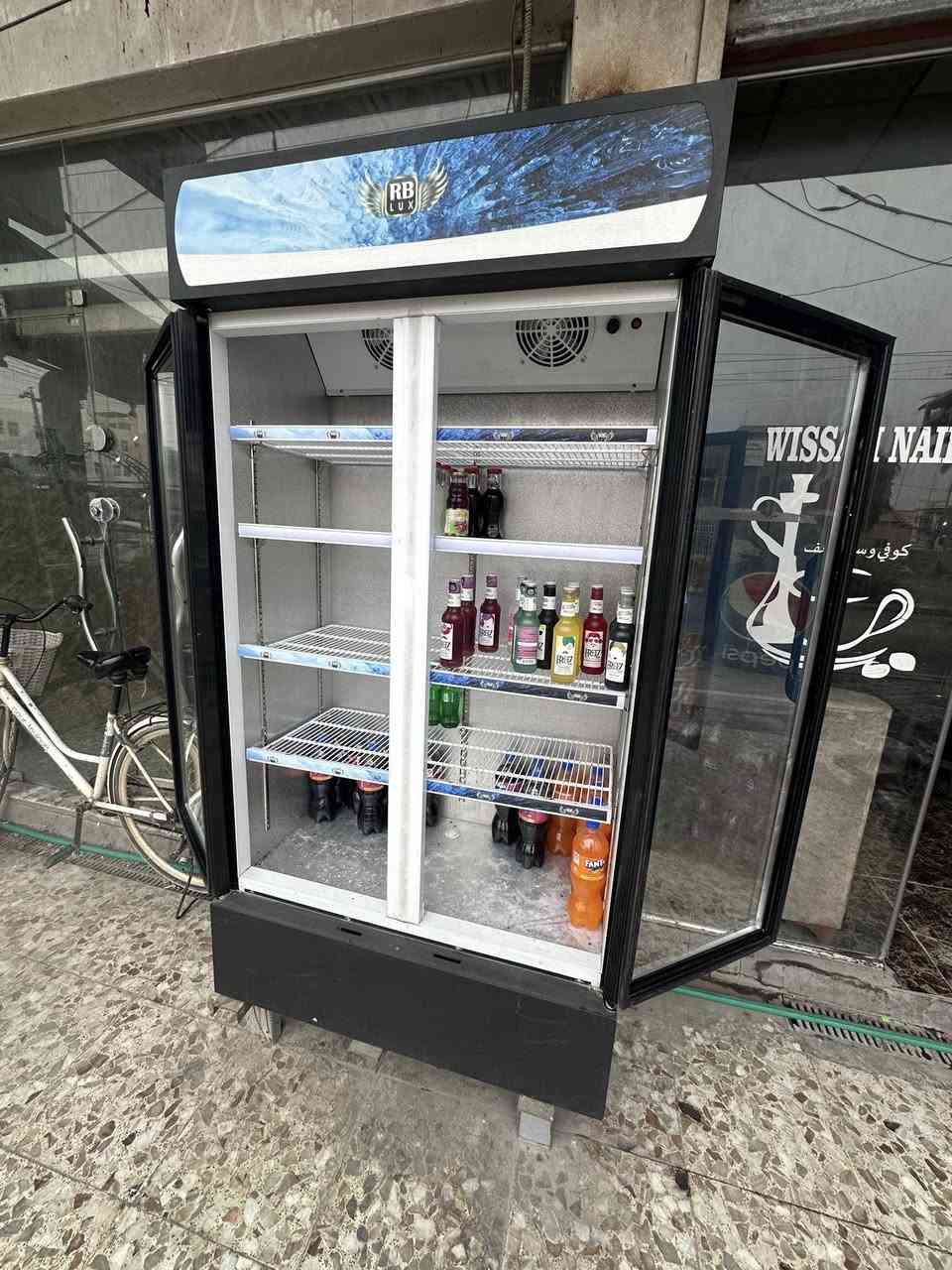 ‏سلام عليكم ‏ براد للبيع مستخدم موسم واحد 
***********
