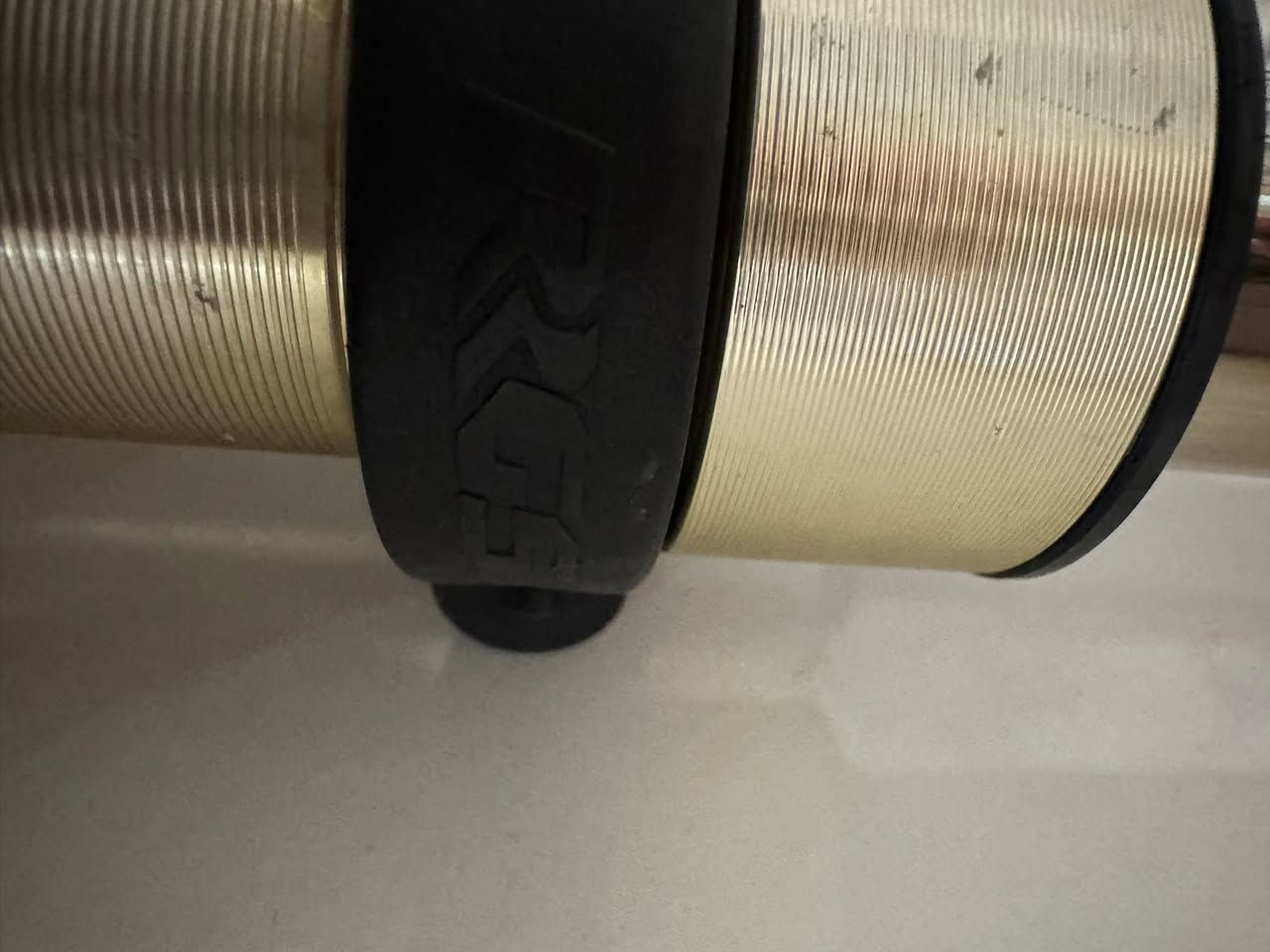 صدر RGS ذهبي كامل مكفول
وجاملغ كاربون هوه والقاعده الاصليه ثقيله كابون حقيقي اصلي مو تجاري 

مكاني بغداد 
***********
