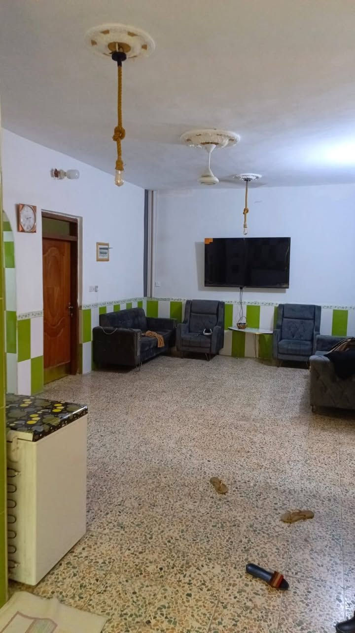 عقار للبيع 
بموقع و سعر جدا مميزات 

موقعه التحرير السكك خلف دور القظاة ، يبعد 250 متر من شارع المحافظة بالفرع الي بجانب متحف ديالى 

المساحة 200 متر ، زراعي سند 25 ، ملك صرف تحويل بنفس اليوم 

بناء 2015 
طابق واحد، يتكون من غرفتين نوم و صالة و استقبال و مطبخ و صحيات خارجية و داخلية، و كراج يتسع لسيارتين 

للاستفسار//***********
اتصال ، واتساب 

#بيت_للبيع #بعقوبة #دار_للبيع #عقارات_بعقوبة

