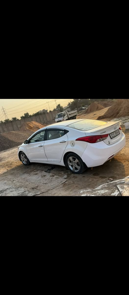 السلام عليكم النتره 2013 مكينه 1600رقمه بغداد الإنكليزي باسمي تحويل ثاني يوم سياره جاهزه من كليه نواحي  تدافئه تبريد ثلج دواخله كله مغلفه ونضيفه دوشمه جديد تخم تايرات جديد دشبول شاشه سوناره مرافق ويه الصوره سعر113بيه مجال حق الجيه فقط ***********
