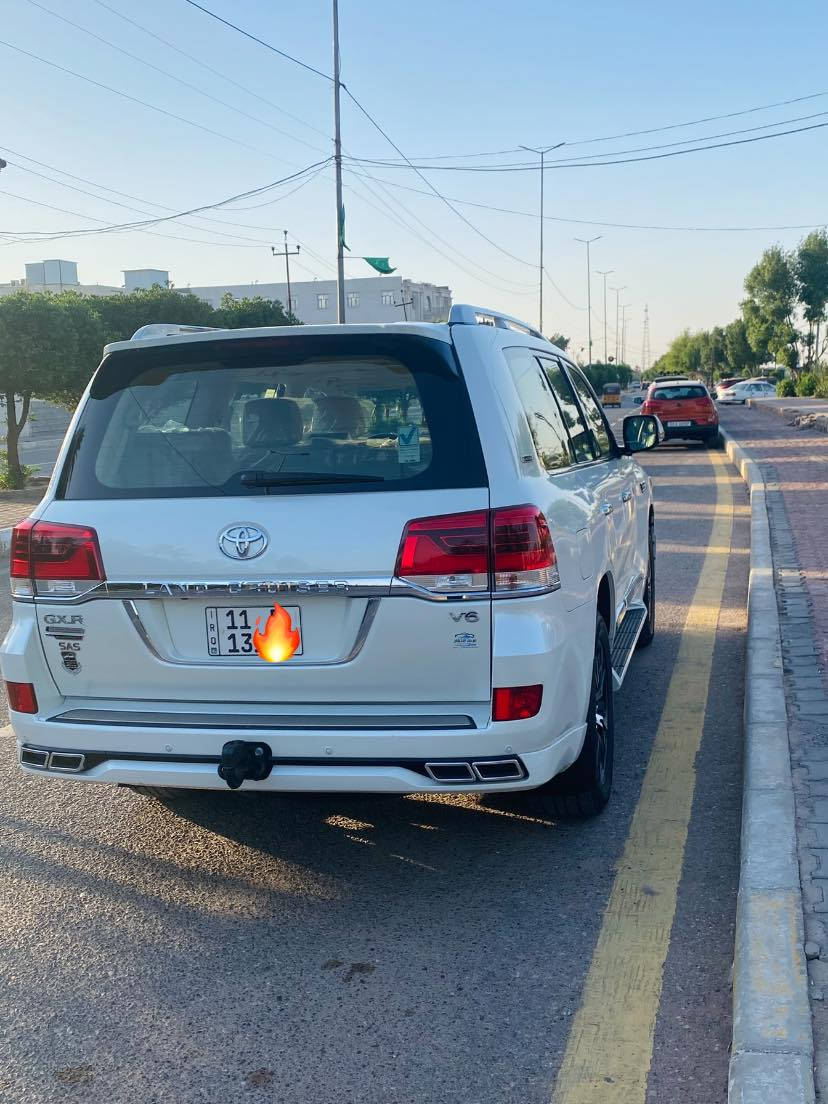 للبيع Toyota Land Cruiser كراند تورنك
ساز باب أول السعر (580)
محرك 6 سلندر
2 كشنات كهرباء 3 طكات 
ترحيب أبواب 
5 كامرات 
باقي مواصفات SAS معروفة 
مكفولة كفالة عامة رقم بغداد 
مكان السيارة ميسان 
ماشية 49 ألف فقط حقيقي 
السيارة جديدة جداً وحالتها ممتازة بعدها بحالة الوكاله ، نظيفة من الداخل والخارج ***********
