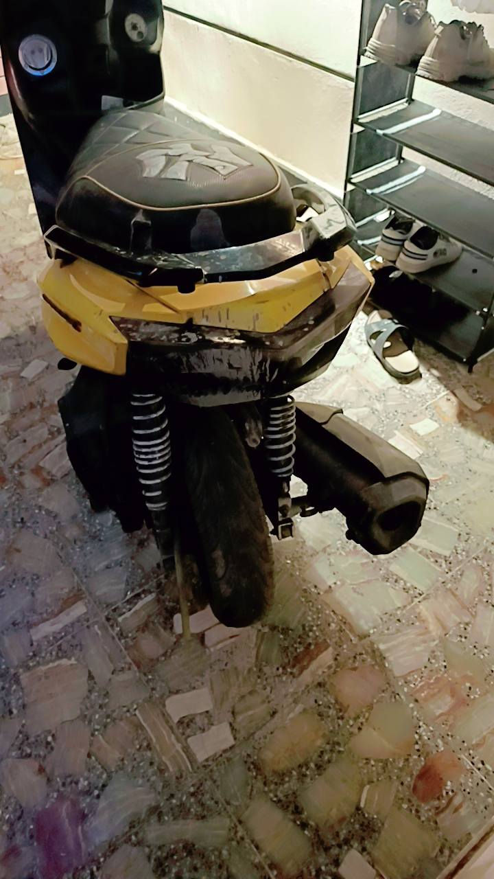 سلام عليكم
دراجه سكنس شمعه
بيه فج رياضي ويدات رياضي وكشن رياضي
دراجه ابيع كوم حديد جاي امشي وطفت
سعر 500وبيه مجال رقم *********** بي وتساب
