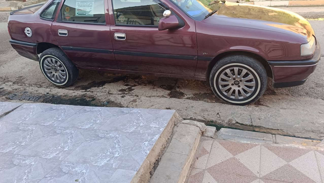السلام عليكم   اوبل فكترا موديل 92 محدث 95  حجم 18 مواصفات CD سلايت قفل مركزي ستيرن بور اربع تكوات دبل رون قايش عريض محرك وكير شرط  وطخم وحدادية وباتري واربع تايات جديد مطوزة عام جمالية بدون حادث سقف بي مكانات معجون اثر تحرير سنوية ل 27 كابون الكتروني شرط التحويل.       موصل الأيمن سايدين الحولي رجم حديد  غير متواجد على الفيس للتواصل    ***********      ***********.      السعر/37 /ورقة وبيها مجال

