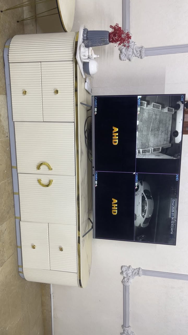 عندي ميز بلازما وتلفزيون حديث ماخذه من شركة القاسم للاثاث مودرن تركي للستقبال للصاله كلشي يرهم وبعده جديد كلش شلنه من بيتنه وراح ابيعه لان ميصير بالبيت الجديد
رايده ب250 وبي مجال بسيط مكاني شارع فلسطين ***********
