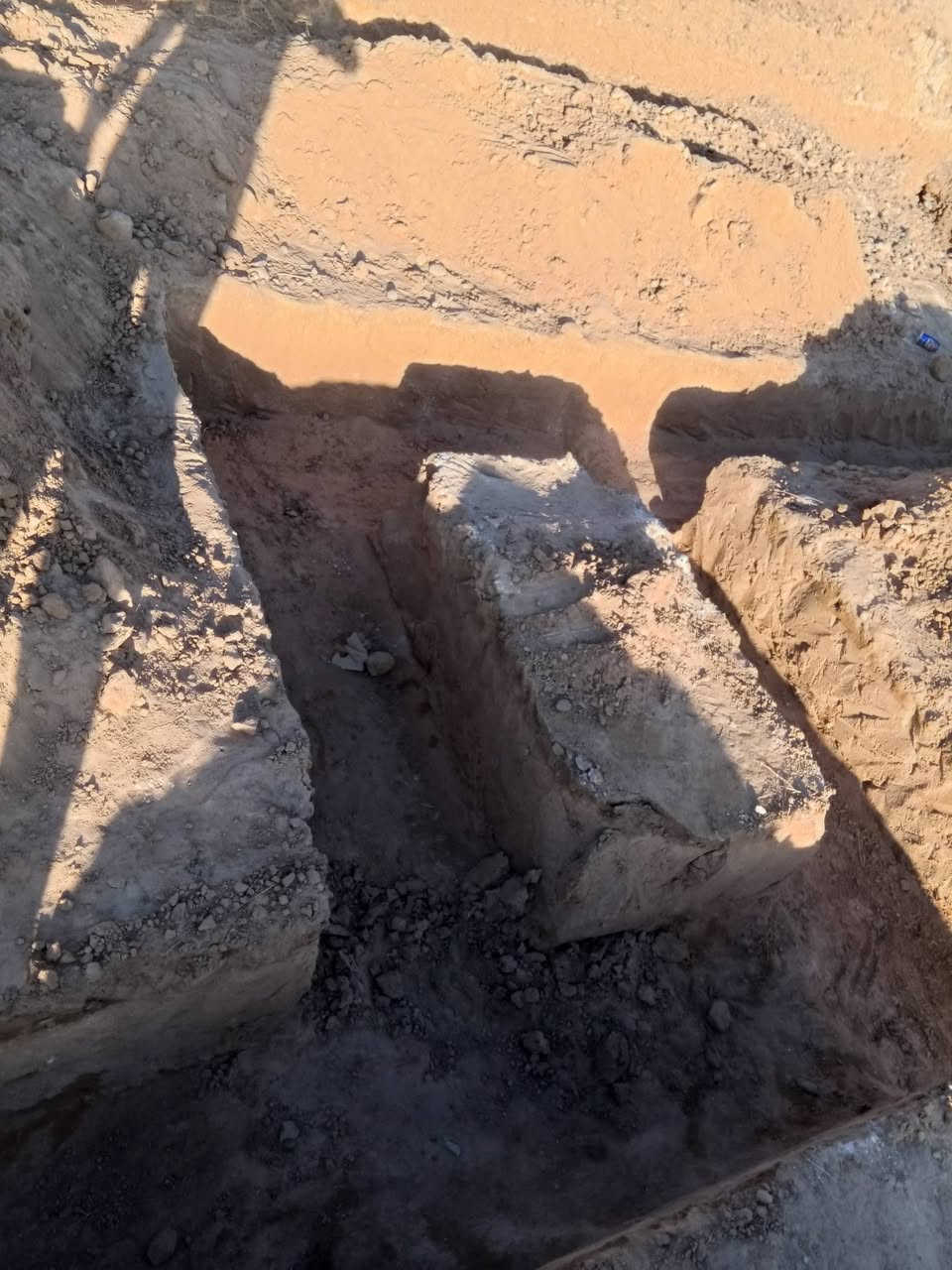 السلام عليكم يوجد كادر عمل
حفر اساس +تسليح+صب اساس
تفليش ارضيه
 صب ارضيه
لبخ بتلو+  فلانكوت
دفن بتلو
انسب الاسعار الاستفسار على هاذ الرقم ***********
