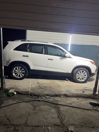 سورنتو 2010فًول موصفات السعر 155او بيه مجال  الاستفسار عل الرقم 078307...