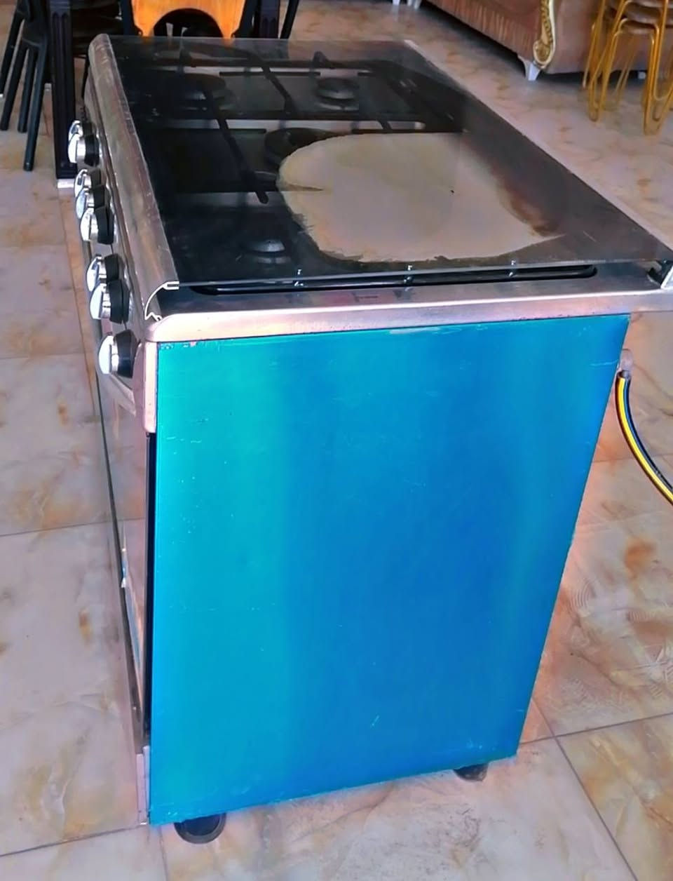 طباخ حجم كبير مصري الجي نظافته ١٠٠ب١٠٠ التحرير شارع جامع الصديق معرض ومزاد الجوهره مجاور محطة النبع الصافي ***********
