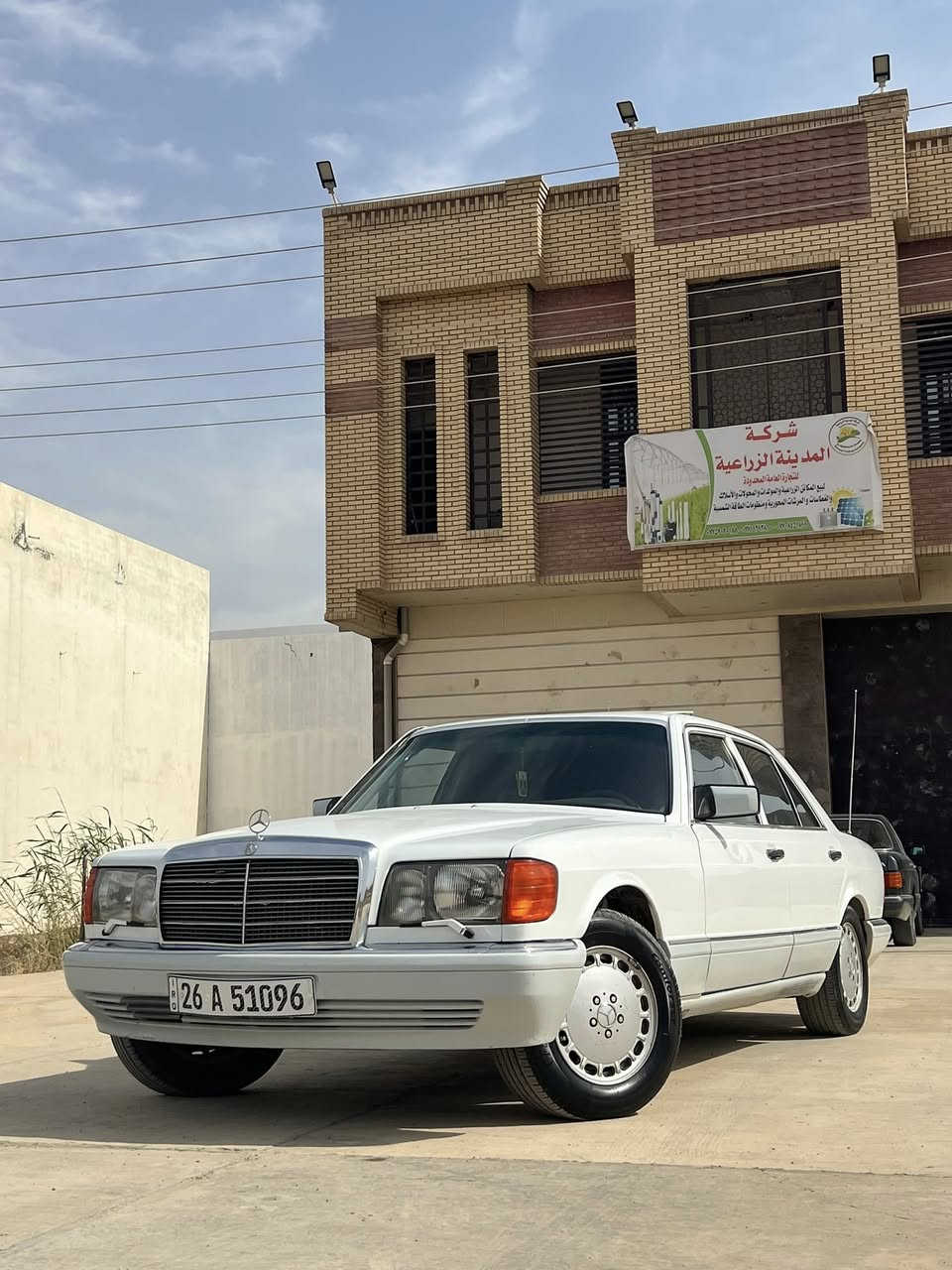 سلام عليكم 
(بيع او مراوس ) 
مرسيدس جامبو 300se باب قصير موديل 1991 رقم صلاح الدين دولي بأسمي. محرك بلاد عنكبوت +كير +حداديه كله مكفول تبريد ثلج كهربائيات كلها شغاله سلايت شغال تخم تاير 
غرفه جلد رصاصي +كهرباء شغال. دبل أريل دبل مروحه  صبغ عام مكفوله من الحادث 
مكاني سامراء السعر 105 بيها مجال للشراي 
***********
