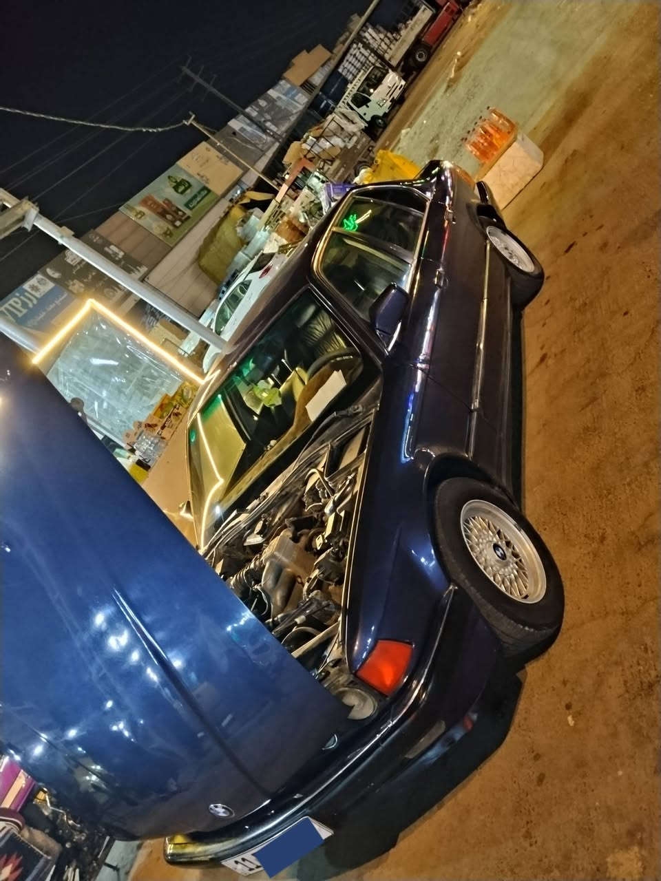 السلام عليكم للبيع سياره بي ام موديل 93 أو مراوس من عده الإيراني والسنويه لل31 مداور ثاني يوم  كير ومكينه حاويه مكفوله من الضربه والشخطه  مصبوغه جماليه حجمهه 735 مكاني كربلاء السعر 48 متواجد واتساب رقمي ***********
