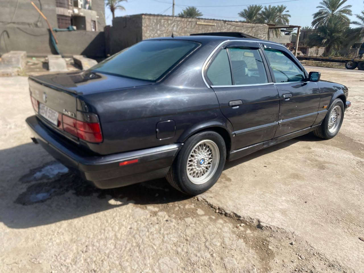 سلام عليكم 530 V8 اصل بليته وباب
موديل 1995 رقم انبار هزه وسنويه ورقم انكليزي جديد 
السعر 65 المكان بابل 
كير محرك خير من الله 
مروحه كهرباء انسه شي اسمه حماوه 
تبريد قطعتين ويه السويج شغال 
دبل ارباك دبل جكمجه 
سلايت شغال طكتين 
حداديه جديده 
منظومة زنون الاصلي شرط ب300دولار شاده 
كشنات كهرباء 
تخم تاير جديد 
ويل خليه حاويه 
بخاخات حاويه 
كهربيات كلهه شغاله 
سستم صوت اصلي 
سياره متعوب عليه وبلعافيه عل ياخذه 
مكان بابل ***********
