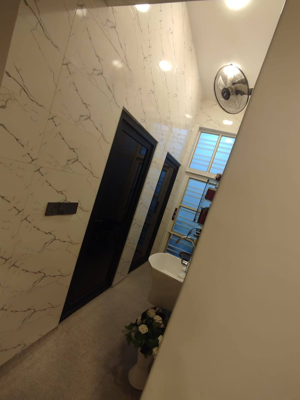 سلام عليكم بيت للبيع على طريق السنيه المساحة 250م البناء طابوق كونكريت غير متواجد على فيس للاستفسار على ***********
