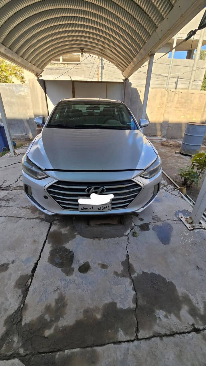 السلام عليكم
النترا ٢٠١٧ وارد امريكي للبيع
رقم اربيل القديم
ويل كب
شاشة
كامرة خلفية
ثلاث انظمة قيادة
محرك ٢٠٠٠ دوش
وباقي المواصفات الاعتيادية.
ضربة السيارة موضحة بالصور
قطعة واحدة تبديل وهي البنيد ويوجد صبغ قليل في الجاملغات اليمين واليسار.
يوجد ايضا ضرر  بسيط في صندوق السيارة موضح بالصور نتيجة التحميل و يوجد جرد بالصندوق حول هذا الضرر.
السنوية منتهية منذ ٢٠٢٣ الشهر الثامن.
عداد السيارة تقريبا ٨٩١٢٥ ميل لحد الان علما انه السيارة ماشية في امريكا ٤٢ الف ميل. يعني ماشية في العراق بحدود ٤٨ الف ميل خلال ٧ سنوات. 
السيارة عند شخص واحد منذ ترقيمها.
السيارة باسم شخص كردي وعندي وكالة من عنده وجاهزة للتحويل ان شاءالله. 
مكان السيارة: حلة / شارع ٤٠
السعر المطلوب: ١٢٥ ورقة وبيها مجال.
موبايل: ***********
