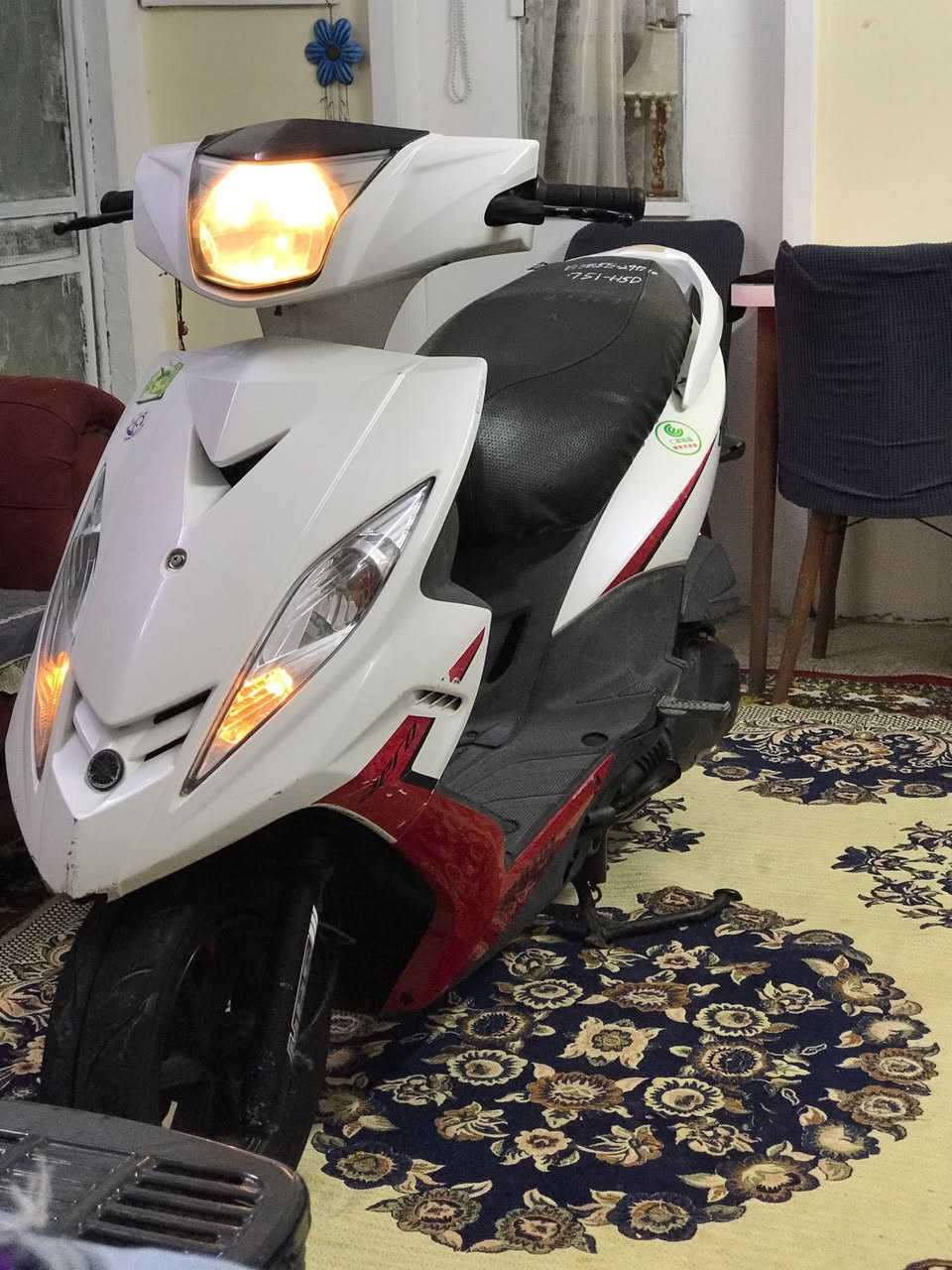 سلام عليكم جيتي ار جديده مصار شهرين من نازله من رمبه دراجه كفاله عامه اوراق كلشي كامل السعر مليون و 150 مكاني بغداد البلديات الهاتف ***********
