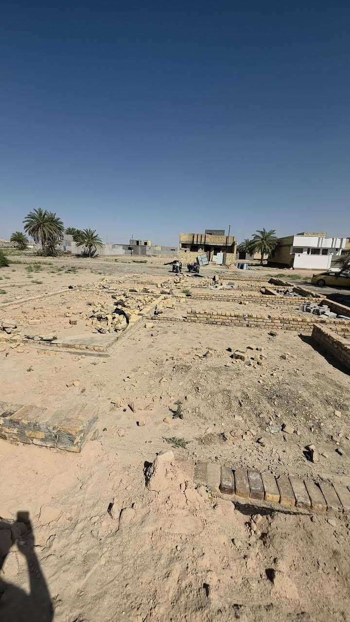 السلام عليكم
ع بركه الله بتلو زراعي تحويل باسم المشتري بالتسجيل العقاري مساحه ٢٤٠م موقع بحي علي فاضل قرب حي علي غازي متوفر كافه الخدمات كهرباء وماء اساله ومولد اهلي 
قرب شارع العام 
الاتصال 
***********
***********
