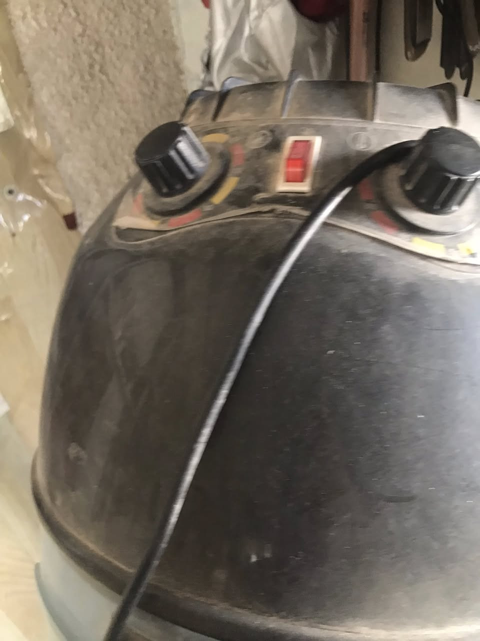للبيع شسوار نضيف مستعمل شي قليل مكانة البياع حي لعامل  السعر ٥٠
***********
