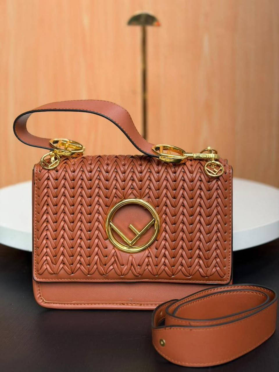 جديد الاصالة 🆕
حقيبة نسائية ماركة فندي ✅
ماستر كوالتي مع بوكس اصلية 💯
الأبعاد : ( الارتفاع 25 سم ، العرض 20 سم ) 😊
العنوان : الانبار - هيت - الچري - داخل عمارة النشوة❤️


**إذا كنت صاحب هذا الإعلان وتريد حذفه لأي سبب، رجاءا أرسل رسالة إلى الدعم الفني**