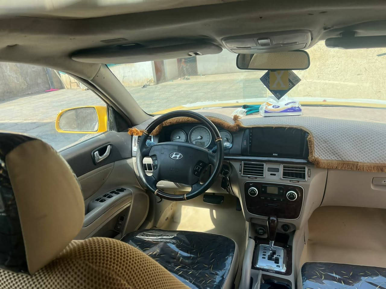 السلام عليكم  سياره سوناتا موديل ٢٠٠٧ خليجي مبدل بيه قماره مكينه كير تبريد كفاله تخم تاير دواخل جديده سياره ب اسمي مداور ثاني يوم  
***********.  مكلف بالنشر.
