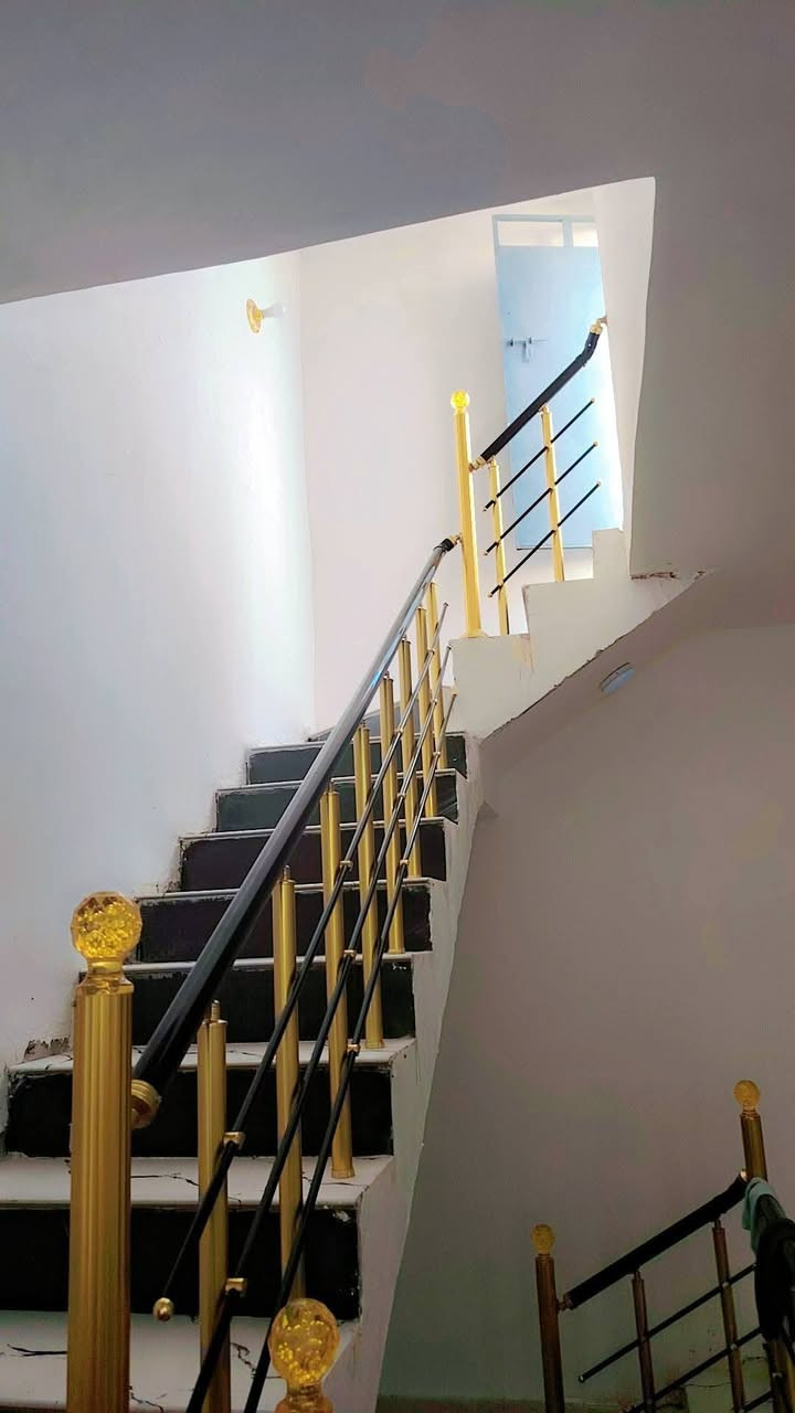 يالله بيت البيع المساحه 100متر حي النداء طابقين 3غرف قريب على شارع مجمعات يم جامع الحسان سعره خاص ***********
