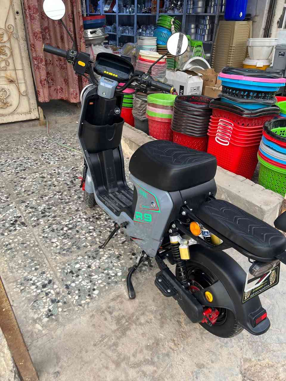 دراجة شحن R9نظيفة جدا استخدام قليل بغداد لامين الثانيه     التواصل عالرقم

770 713 5039‬

المواصفات :

تمشيك 75 حقيقي

 بنظام 4 سرع

جهاز إنذار عند السرقة

قفل السرج :  البطارية

بريكات دسك هايدروليك امامي وخلفي

بطاريات 5 نظيفة استعمال خفيف 

سلة أمامية

تايرات جوبلس

اشاير يمنه يسره دبل إشارة

وبصمة تشغيل عن بعد + كارت تشغيل

شاشة تظهرلك السرعة + شحن البطاريات + خاصية الرجوع للخلف السعر500 وبيه مجال الطيبين


**إذا كنت صاحب هذا الإعلان وتريد حذفه لأي سبب، رجاءا أرسل رسالة إلى الدعم الفني**