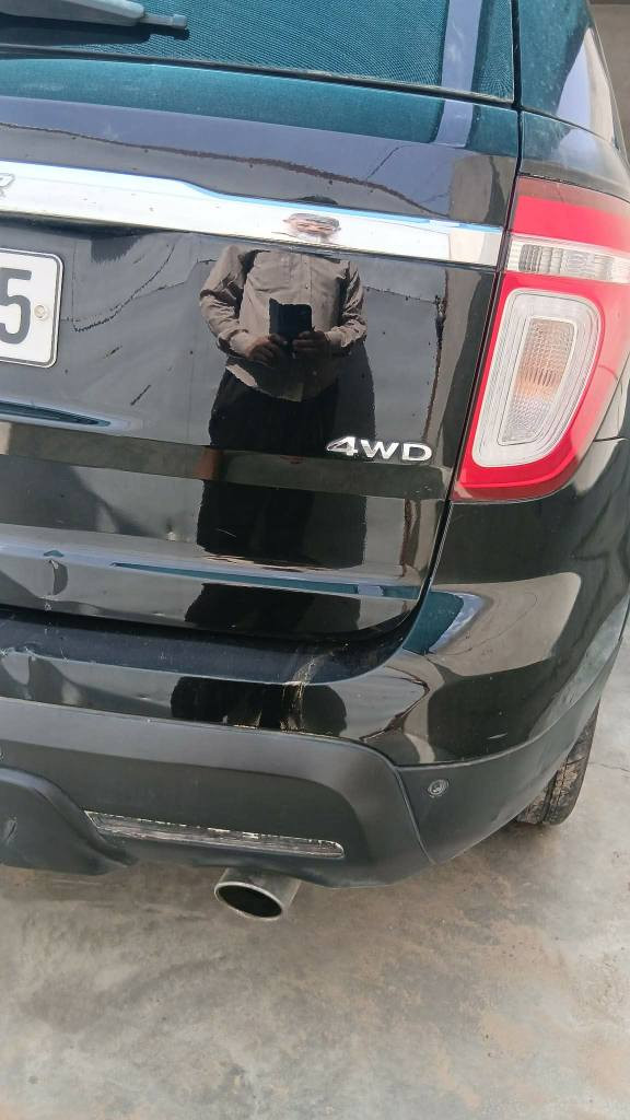 للبيع فورد إكسبلورر XLT موديل 2012 بحالة ممتازة جداً.

محرك 3.5 لتر 6 سلندر

جير أوتوماتيك

دبل (4WD)

سقف بانوراما كامل مزدوج

7 مقاعد جلد

شاشة + كاميرا خلفية

حساسات خلفية

 

مكيف أمامي وخلفي

مقاعد كهربائية

مثبت سرعة

بلوتوث وAUX وUSB

السيارة نظيفة جداً، جاهزة للاستخدام ولا تحتاج أي مصروف. للاستفسار يرجى التواصل على الخاص أو الاتصال.
*********** كركوك, العراق
