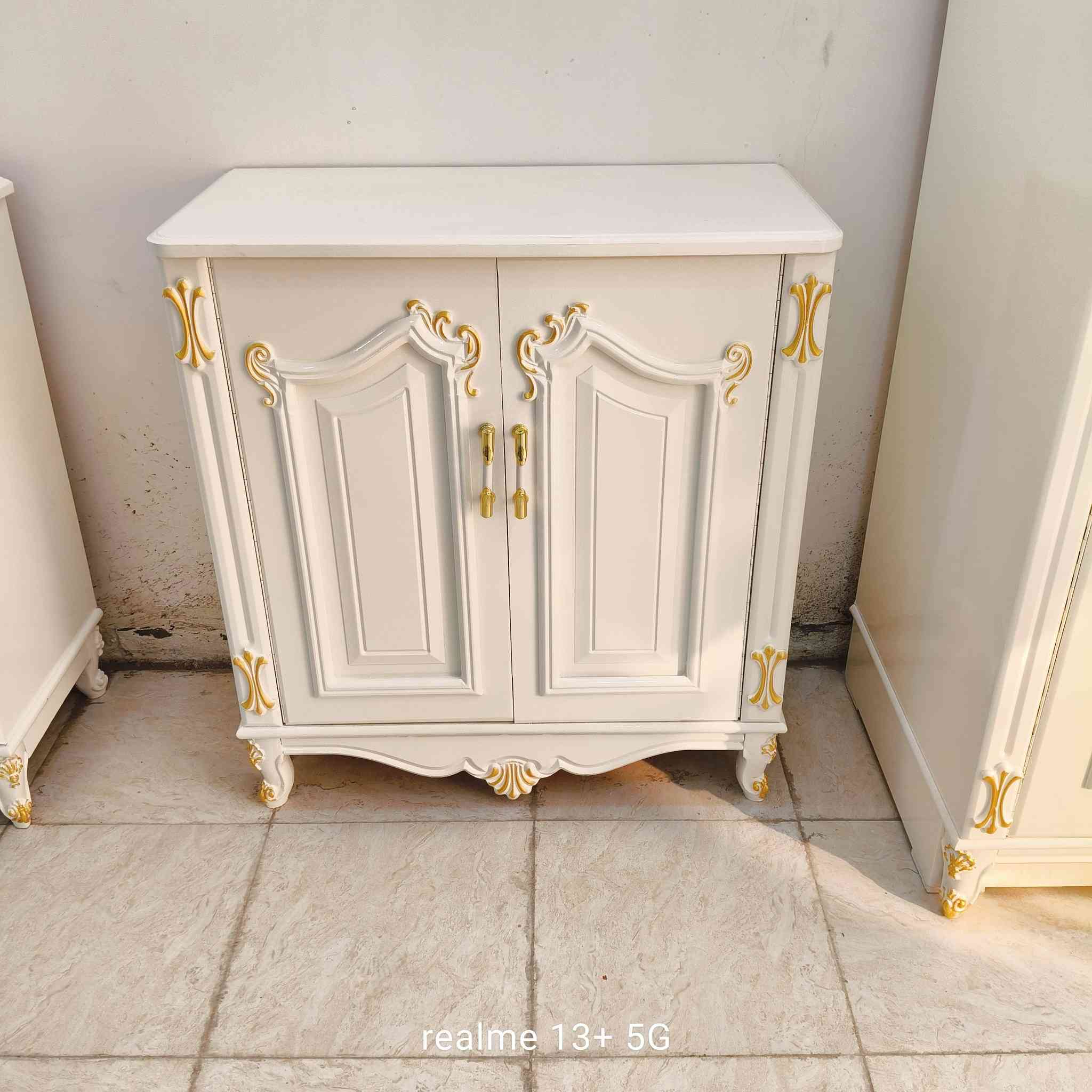 السلام عليكم زبائن شركه الاكبر لبيع الاثاث وغرف النوم العراقيه بتصاميم تركي و مصري وايطالي جهز وتوفر عندنا موديل ميلانو للحجز خلال 24 ساعه والتوصيل مجاني لكافه محافظات العراق عنواننا سبعه بكار سوق السمكه مقابل حيدر الدهلكي رقم المبيعات ***********
***********
او مراسلتنا على الواتساب 
متوفر الشركه من الساعه 10:00 صباحن حتى 9:00 مساء 
 شكرا لكم
