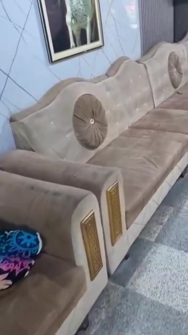سلام عليكم 
للبيع تخم كامل ومتكامل يكفي 40 شخص، مستعمل شي بسيط جداً وأخو الجديد (نظيف كلش كلش وما بيه أي عيب) نضيف.

​✨  ترتيب فخم ويملي العين.

​✨  كالجديد تماماً، إسفنج ومقاعد قوية ومريحة.

​💰 السعر: مليون و100 ألف دينار فقط!....

ايضآ اراكيل  مجموعه الي يحب اخذ اراكيل  شلعه وحده الوحده ب ٨ تجي كامله ما نقصهه شي انتصلو ع رقم ودللو ***********
