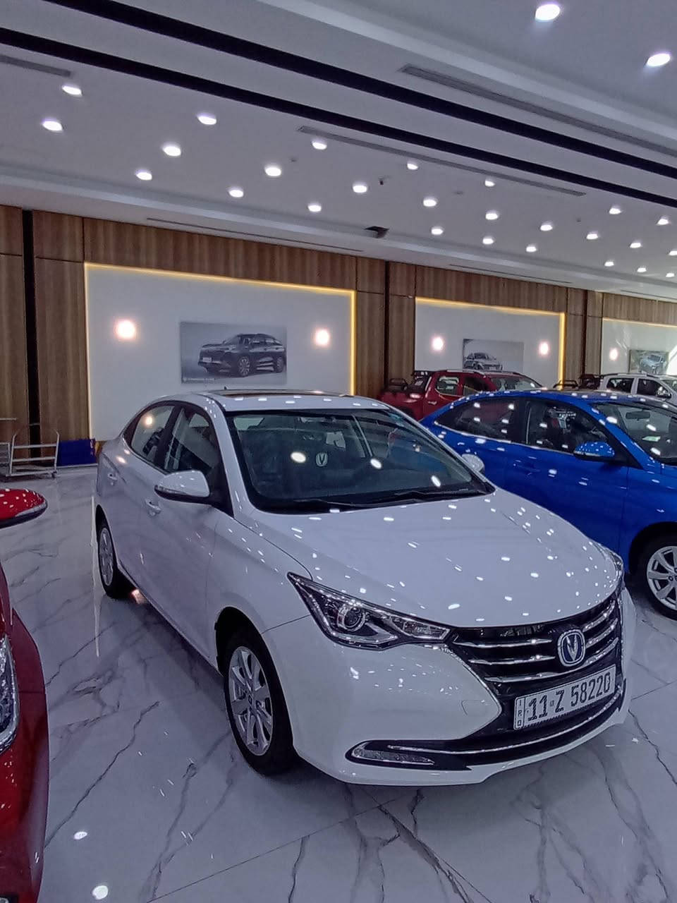 مواصفات سيارة شانجان السفن 2025 تتمحور حول كونها سيارة سيدان مدمجة واقتصادية، تعتمد على محرك بنزين سعة 1.5 لتر بقوة 105 حصان، مع ناقل حركة أوتوماتيكي 5 سرعات، وتوفر ميزات حديثة مثل شاشات لمسية، وتقنيات أمان أساسية (وسائد هوائية، ABS)، وتصميم داخلي مريح مع سعة تخزين جيدة، وتبرز بكفاءة استهلاك الوقود، لتكون خياراً عملياً للعائلات والشباب. 
المواصفات الفنية والميكانيكية:
المحرك: 1.5 لتر، 4 أسطوانات، بنزين.
القوة: 105 حصان.
عزم الدوران: 145 نيوتن/متر.
ناقل الحركة: أوتوماتيك 5 سرعات.
نظام الدفع: أمامي (FWD).
السرعة القصوى: 170 كم/ساعة.
استهلاك الوقود: حوالي 17-18.3 كم/لتر.
للاستفسار اتصال ع رقم مستشارة المبيعات 
*********** 📱
