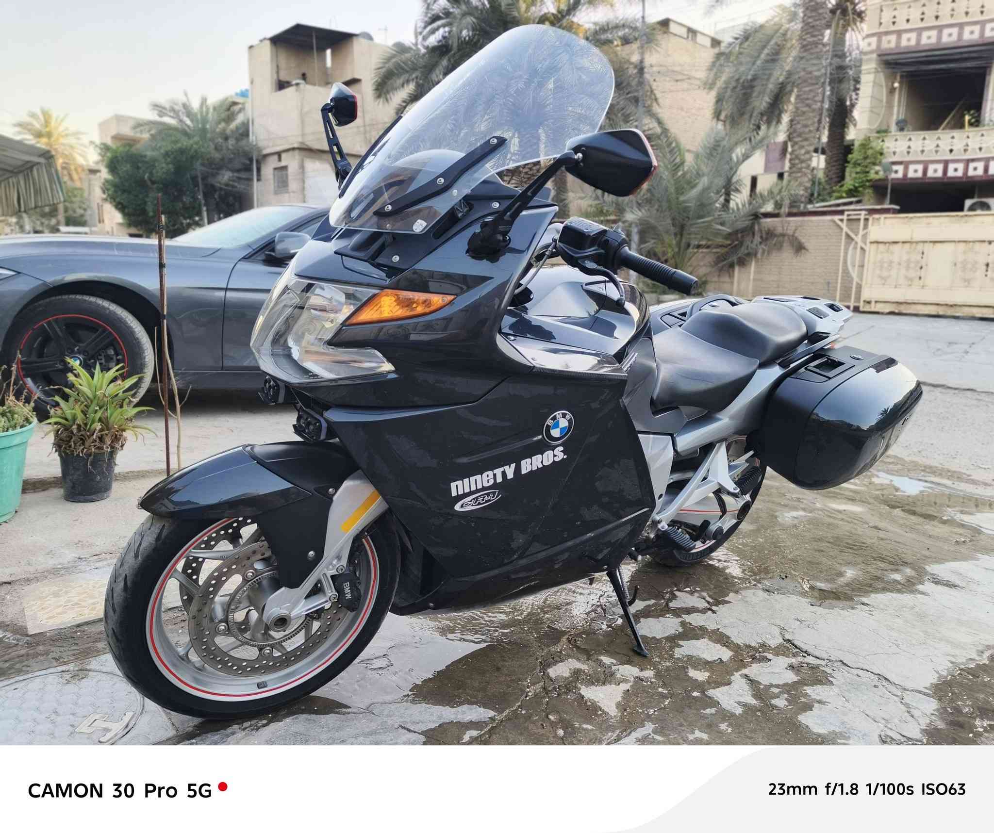 السلام عليكم
شباب دراجه bmw k1200gt m06
ممشه الدراجه 35 الف 
دراجه بيها هواي مواصفات 
تدفئه يدات + مقاعد 
جامه كهرباء
نضام abs 
كروس كونترول 
3 وضعيات قياده سبورت + نورمال + كونفرت 
وبعد بيها هواي مواصفات 
دراجه حلوه وجديده وغنيه عن التعريف 
الي يحب يقتنيه تواصل ه‍ *********** بغداد حي القاهره 
سعر 38 بيها مجال حك الجيه 
شكراً ادمن
