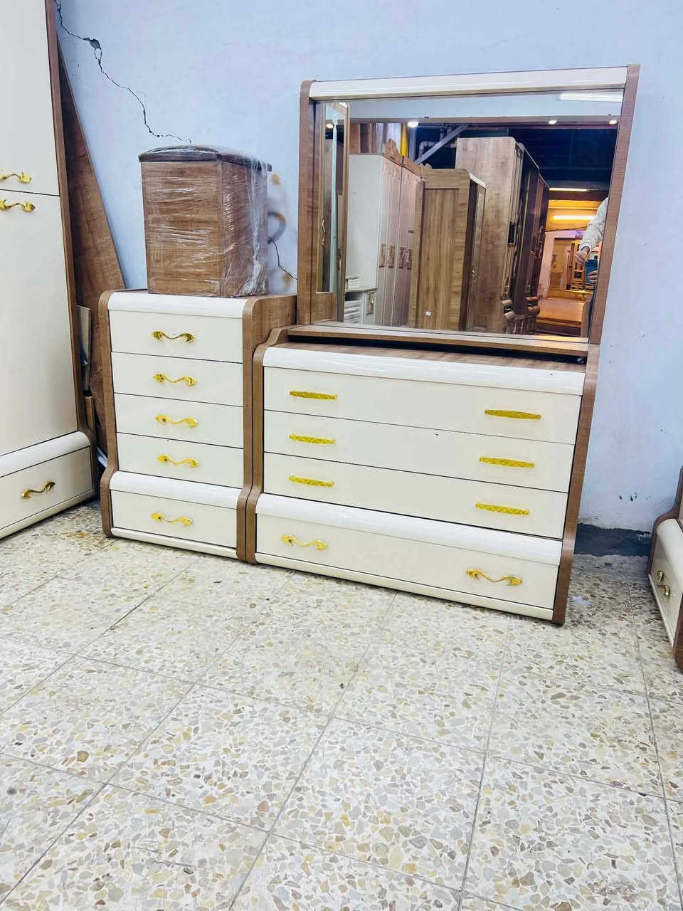 غرفة تركي  اصلي بلوك 11 قطعة فول نظافه واصل شد او نقل


**إذا كنت صاحب هذا الإعلان وتريد حذفه لأي سبب، رجاءا أرسل رسالة إلى الدعم الفني**