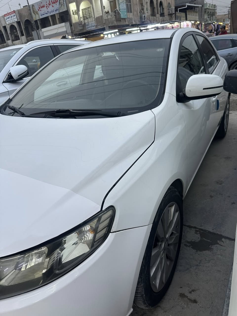 كيا سيراتو 2012 

خليجي بدون حادث فقط البنيد مطخوخ و مصلح 
السيارة مكفوله كير محرك و صدر جديد و كلشي نضيف و مابيه اي نقص مثل ممبينه بصور مكاني بغداد حي العامل سعر 100 

رقمي : ***********
