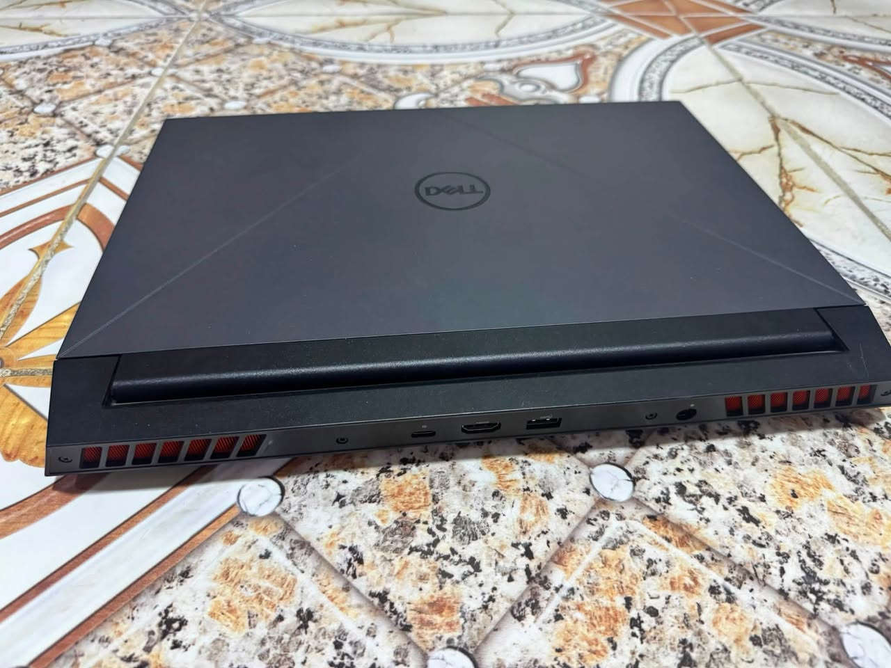 للبيع لابتوب ألعاب Dell G15 5530 – بحالة ممتازة (شبه جديد)
🔹 الموديل: Dell G15 5530
🔹 المعالج: Intel Core i7
🔹 كارت الشاشة: NVIDIA GeForce RTX 4060
🔹 الرام: 16GB
🔹 التخزين: SSD بسعة 1TB
🔹 حجم الشاشة: 15.6 إنش
🔹 معدل تحديث الشاشة: 120Hz

حالة الجهاز:

* مستخدم لمدة 3 أيام فقط.
* الجهاز نظيف جدًا وشبه جديد.
* الكرتون والشاحن الأصلي موجودان.

للجادين فقط


**إذا كنت صاحب هذا الإعلان وتريد حذفه لأي سبب، رجاءا أرسل رسالة إلى الدعم الفني**