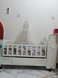 سرير أطفال • مستعمل ٥شهور • ٥٠×١٠٠سم